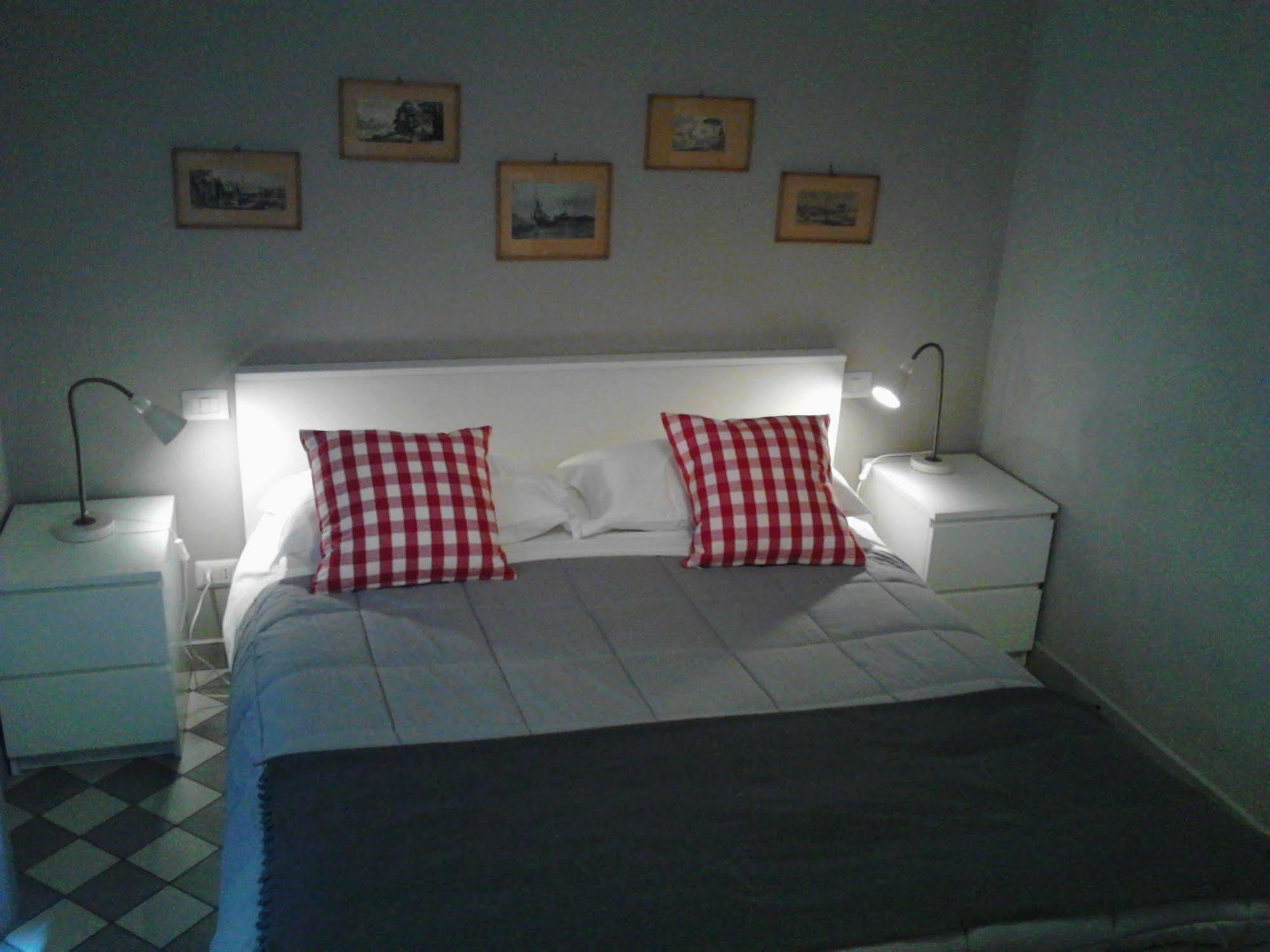 Le Stanze Di Pietro Bed & Breakfast โรม ภายนอก รูปภาพ